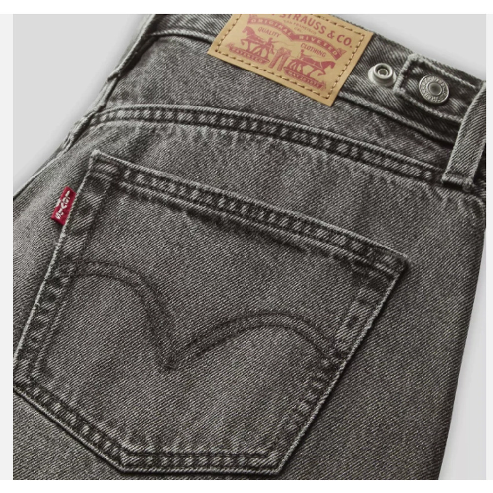Levi's Women's Cinch Barrel Jeans 30x31 NWT Black "Past Lives" - Picture 3 of 12